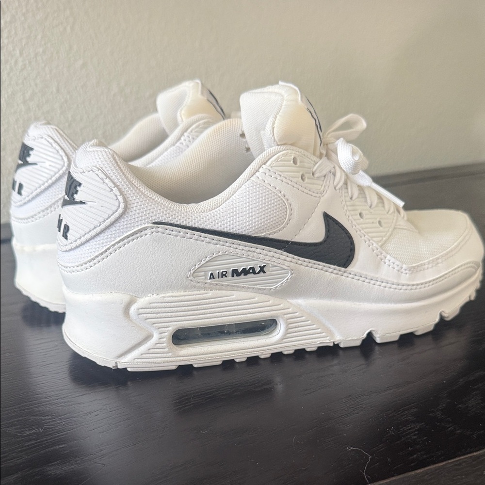 Nike Air Max Women's White with Black Swoosh Athletic Shoes - Picture 5 of 9